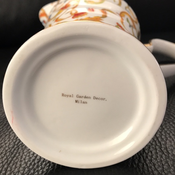 Large Pitcher vintage made in MILAN Royal Garden Decor floral with gold leaf 10” - Picture 4 of 7